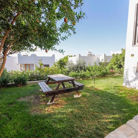 Peaceful Villa With Shared Pool And Sea View In Bodrum Вилла