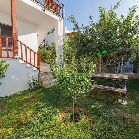 Peaceful Villa With Shared Pool And Sea View In Bodrum Giris