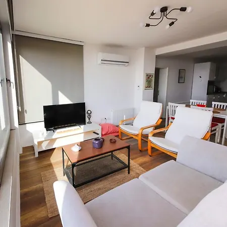 Peaceful Villa With Shared Pool And Sea View In Bodrum Giris